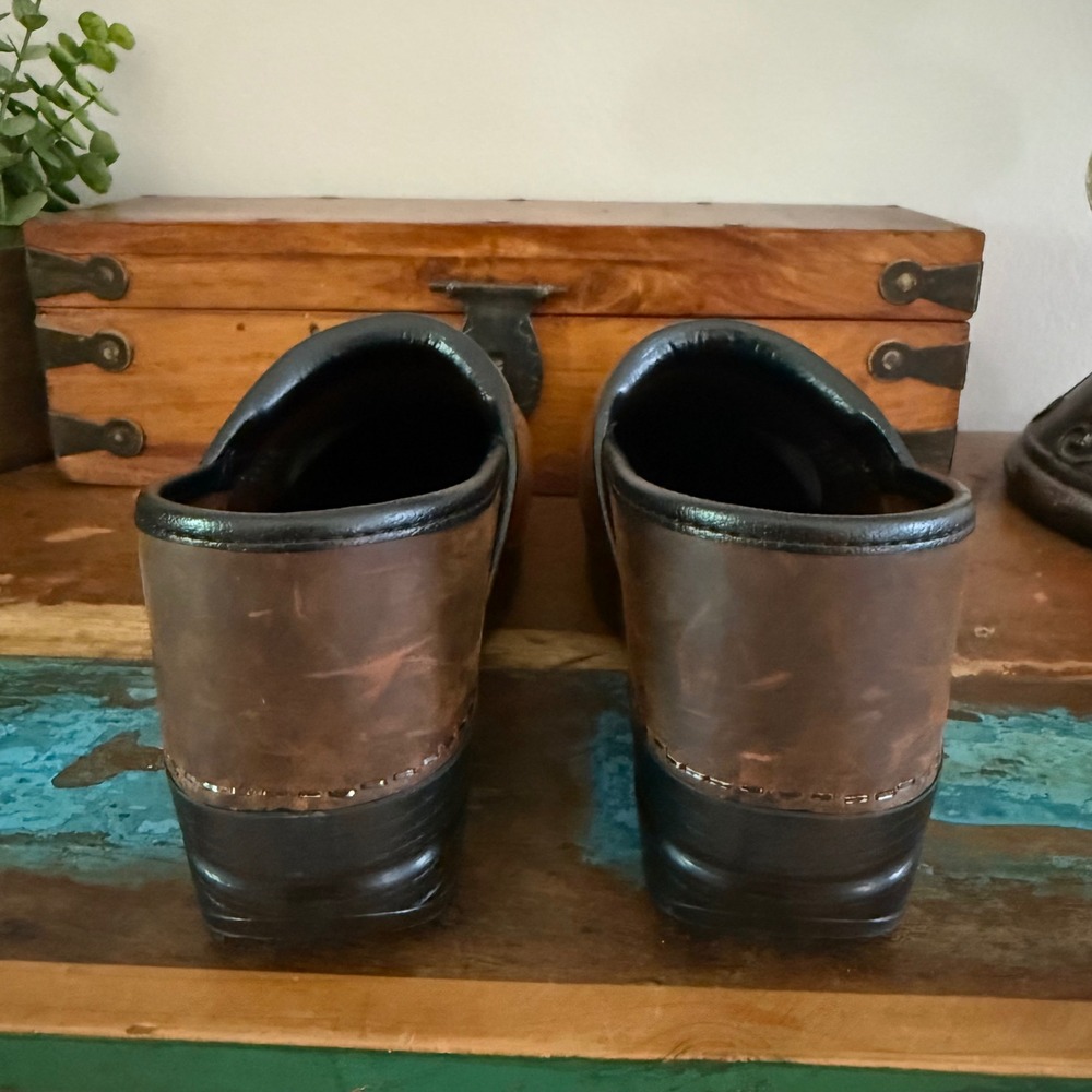 Dansko Professional Clogs Women 38 8 Brown Distressed Leather Comfort Work Shoes - Picture 5 of 6